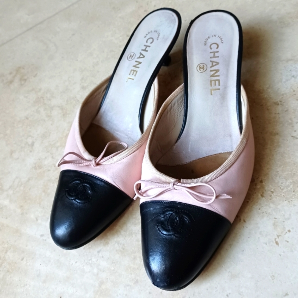 Authentic Vintage CHANEL Light Pink Black Kitten Heel Mules